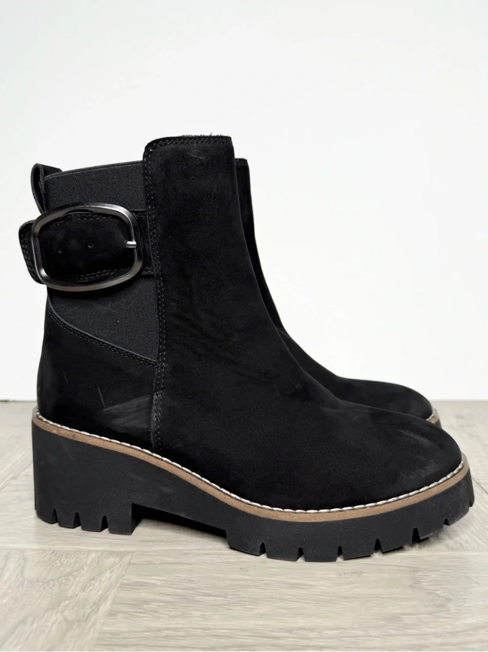 Blondo Dahlia Black Nubuck Heeled Bootie 6M